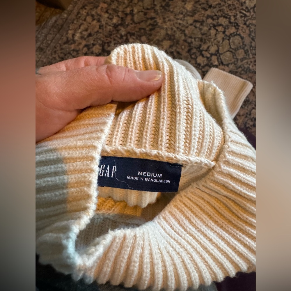 Gap Off-White Ribbed Knit Pullover - image 4
